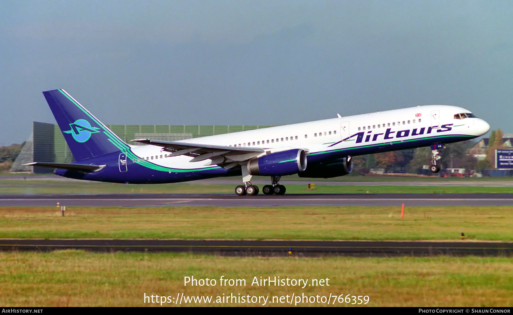 Aircraft Photo of G-CSVS | Boeing 757-236 | Airtours International | AirHistory.net #766359