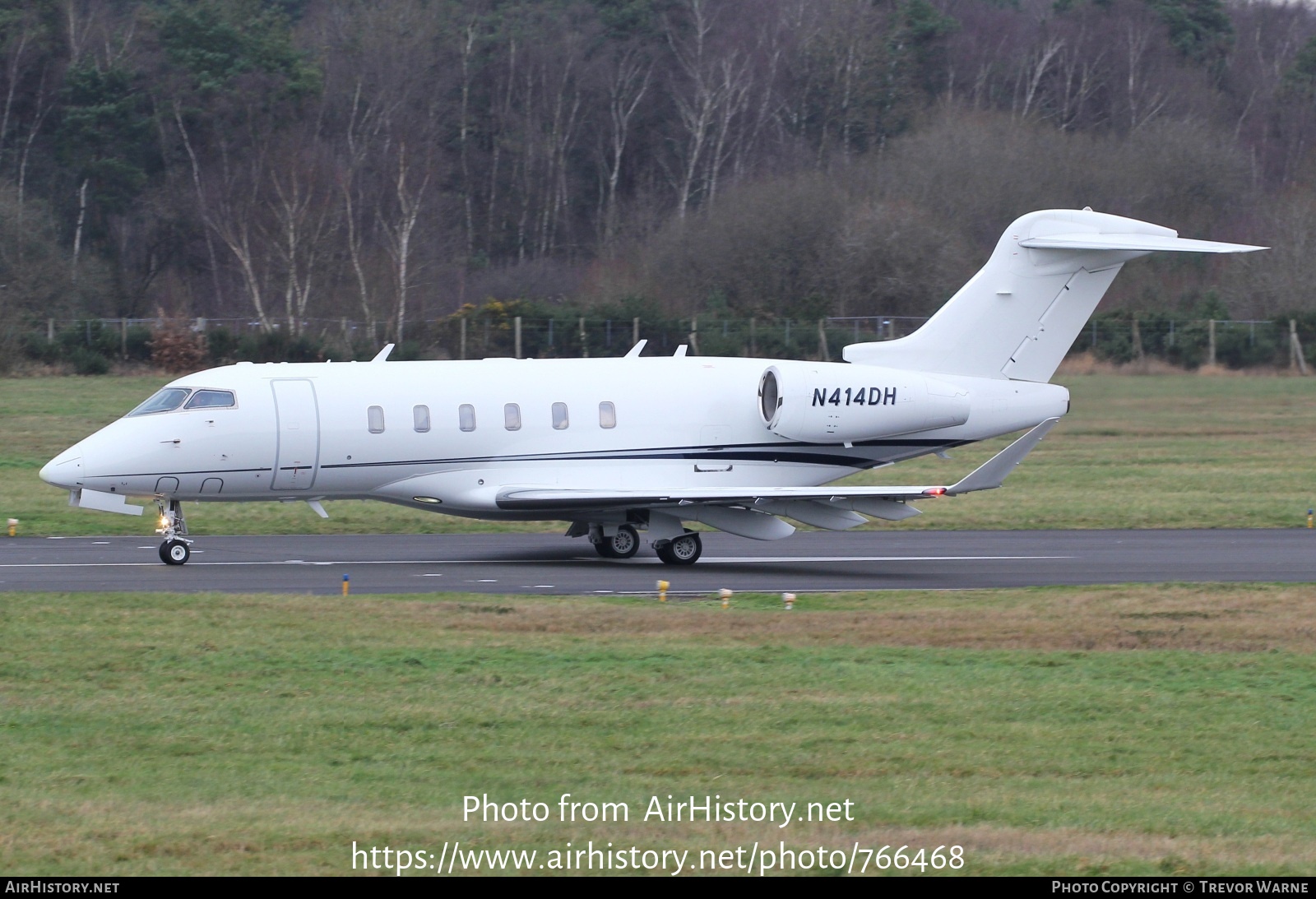 Aircraft Photo of N414DH | Bombardier Challenger 350 (BD-100-1A10) | AirHistory.net #766468