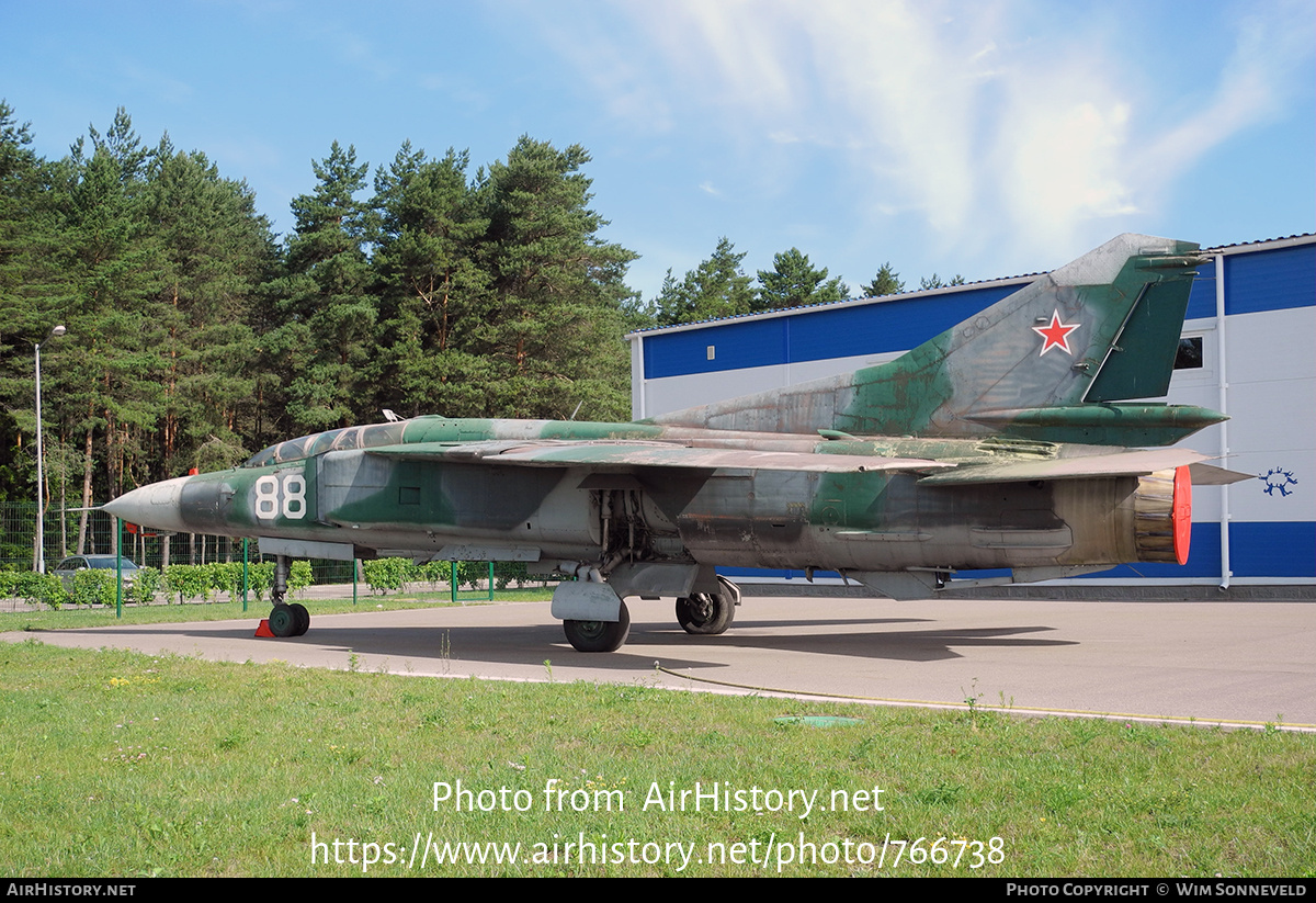 Aircraft Photo of 88 white | Mikoyan-Gurevich MiG-23UB | Belarus - Air Force | AirHistory.net #766738