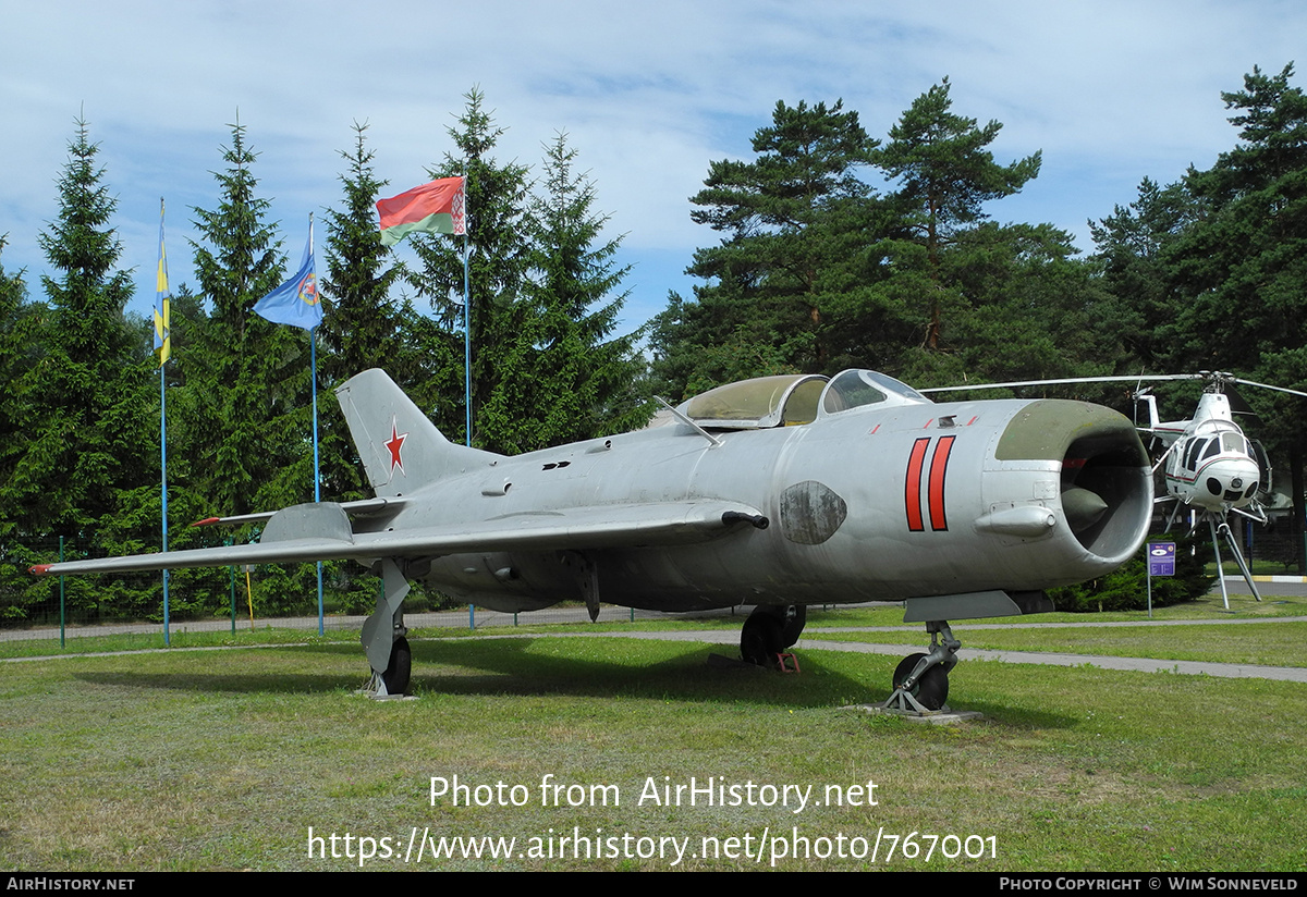 Aircraft Photo of 11 red | Mikoyan-Gurevich MiG-19PM | Soviet Union - Air Force | AirHistory.net #767001