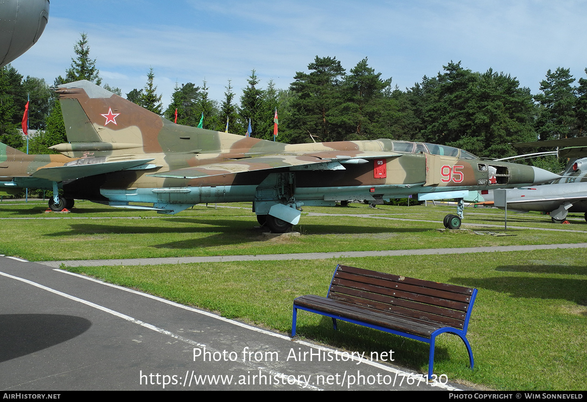 Aircraft Photo of 95 red | Mikoyan-Gurevich MiG-23UB | Belarus - Air Force | AirHistory.net #767130