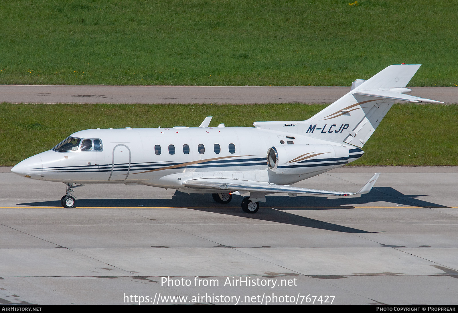 Aircraft Photo of M-LCJP | Hawker Beechcraft 900XP | AirHistory.net #767427