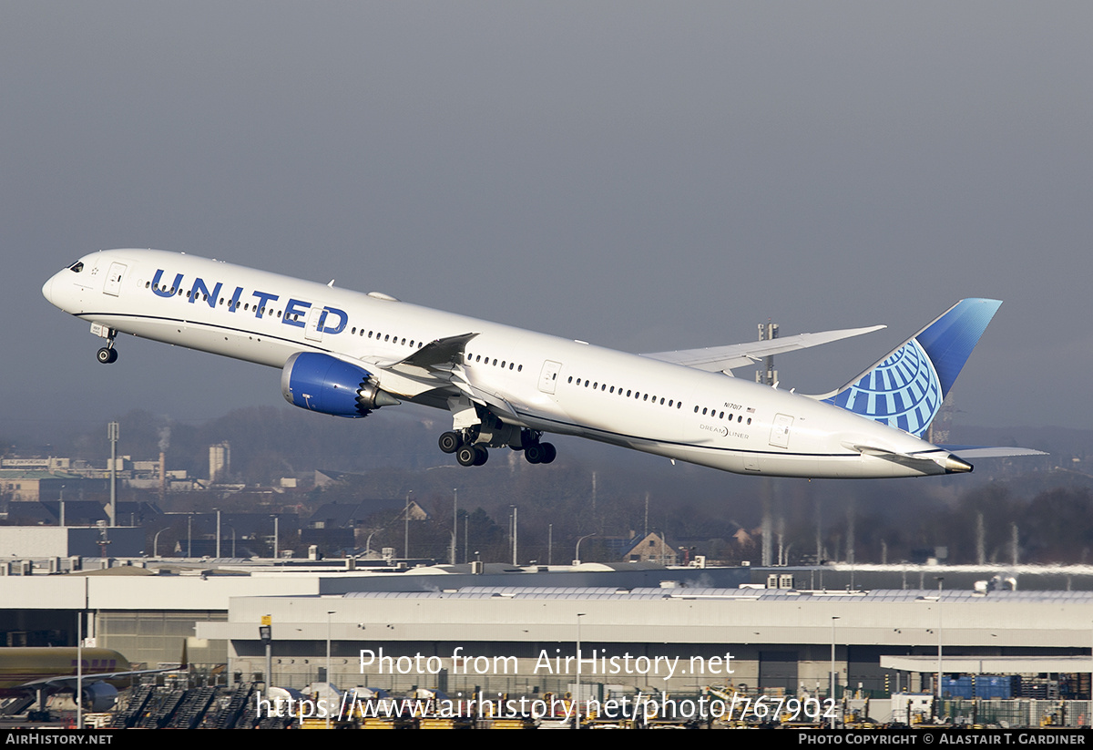 Aircraft Photo of N17017 | Boeing 787-10 Dreamliner | United Airlines | AirHistory.net #767902