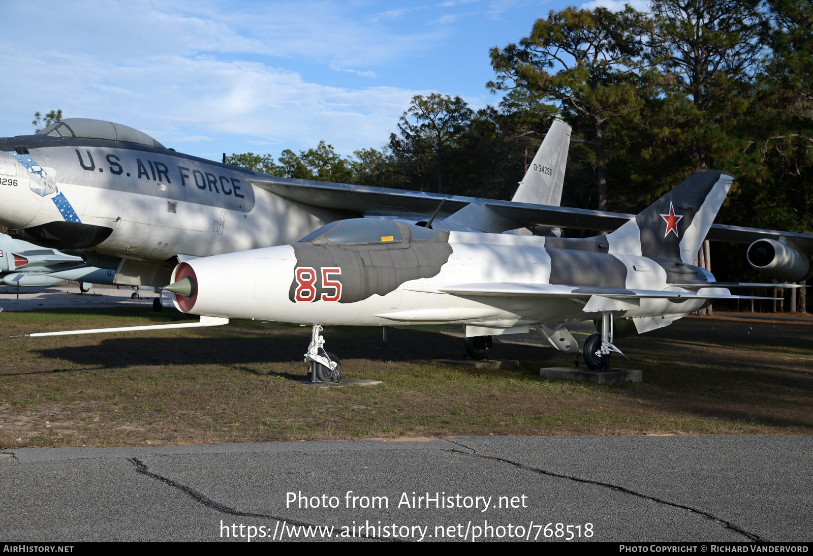 Aircraft Photo of 85 red | Mikoyan-Gurevich MiG-21F-13 | Soviet Union - Air Force | AirHistory.net #768518