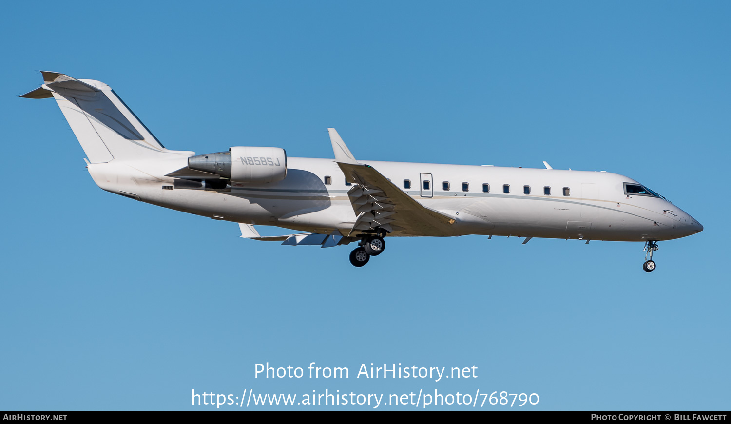 Aircraft Photo of N858SJ | Bombardier Challenger 850 (CRJ-200SE/CL-600-2B19) | AirHistory.net #768790