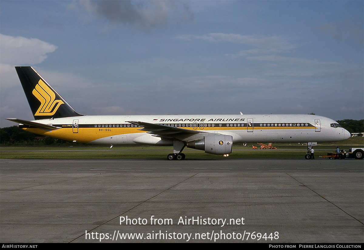 Aircraft Photo of 9V-SGL | Boeing 757-212 | Singapore Airlines | AirHistory.net #769448