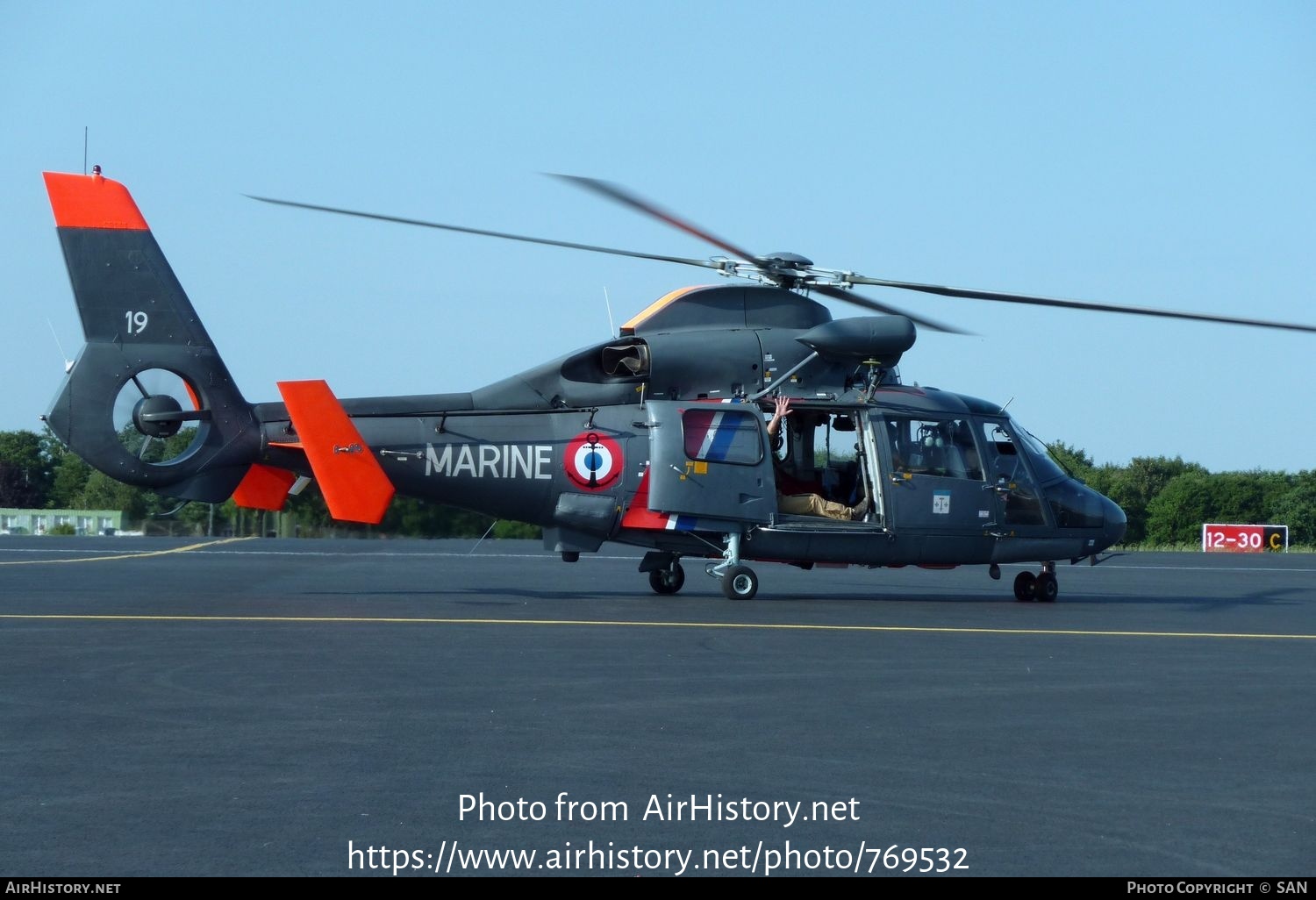 Aircraft Photo of 19 | Eurocopter AS-365N-2 Dauphin 2 | France - Navy | AirHistory.net #769532