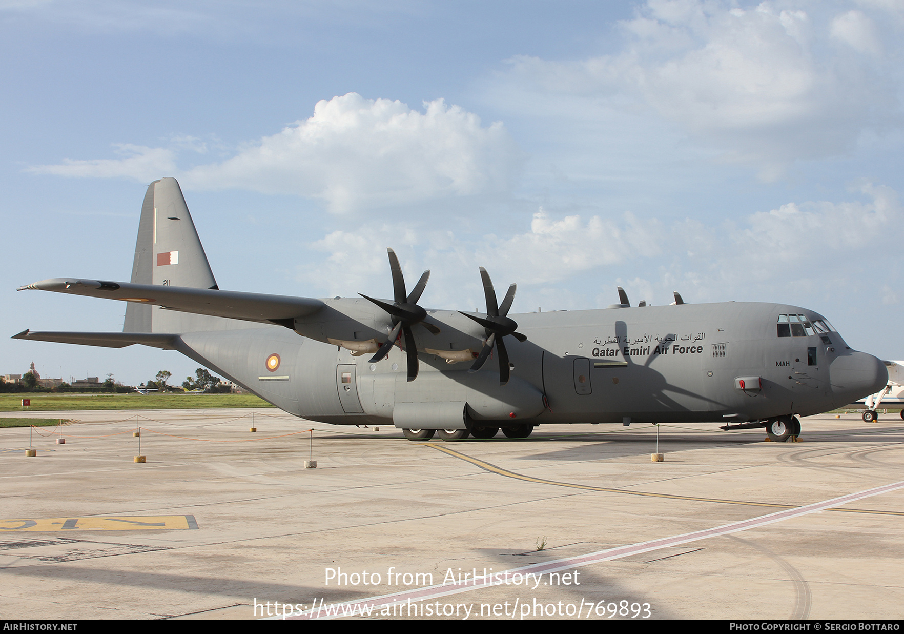 Aircraft Photo of 211 / A7-MAH | Lockheed Martin C-130J-30 Hercules | Qatar - Air Force | AirHistory.net #769893