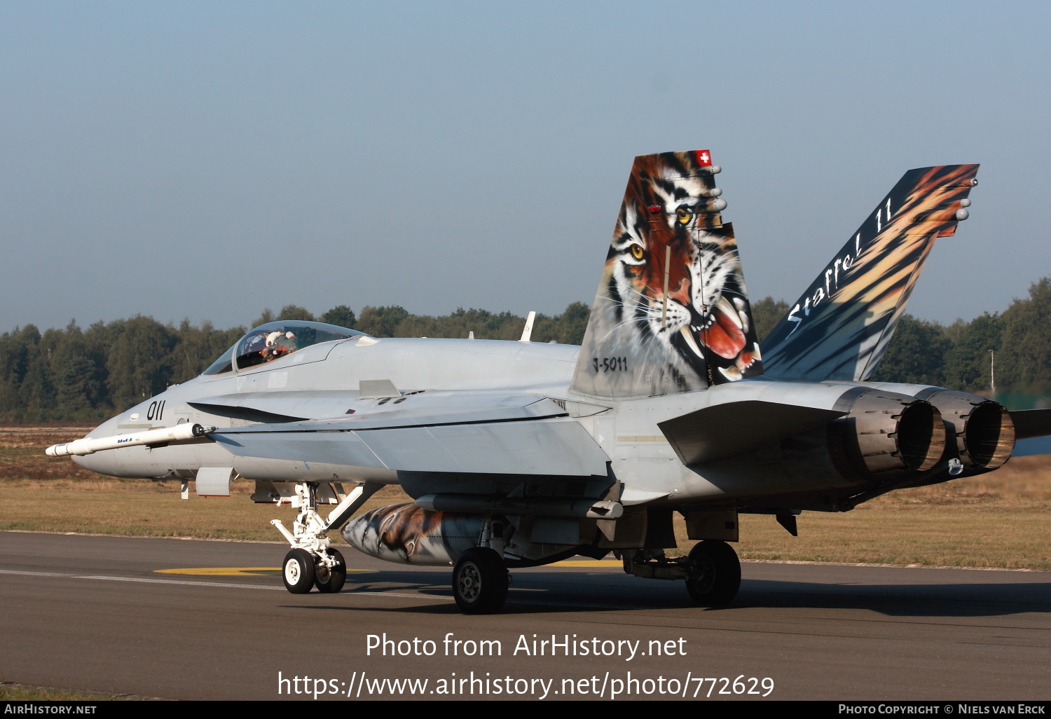 Aircraft Photo of J-5011 | McDonnell Douglas F/A-18C Hornet | Switzerland - Air Force | AirHistory.net #772629