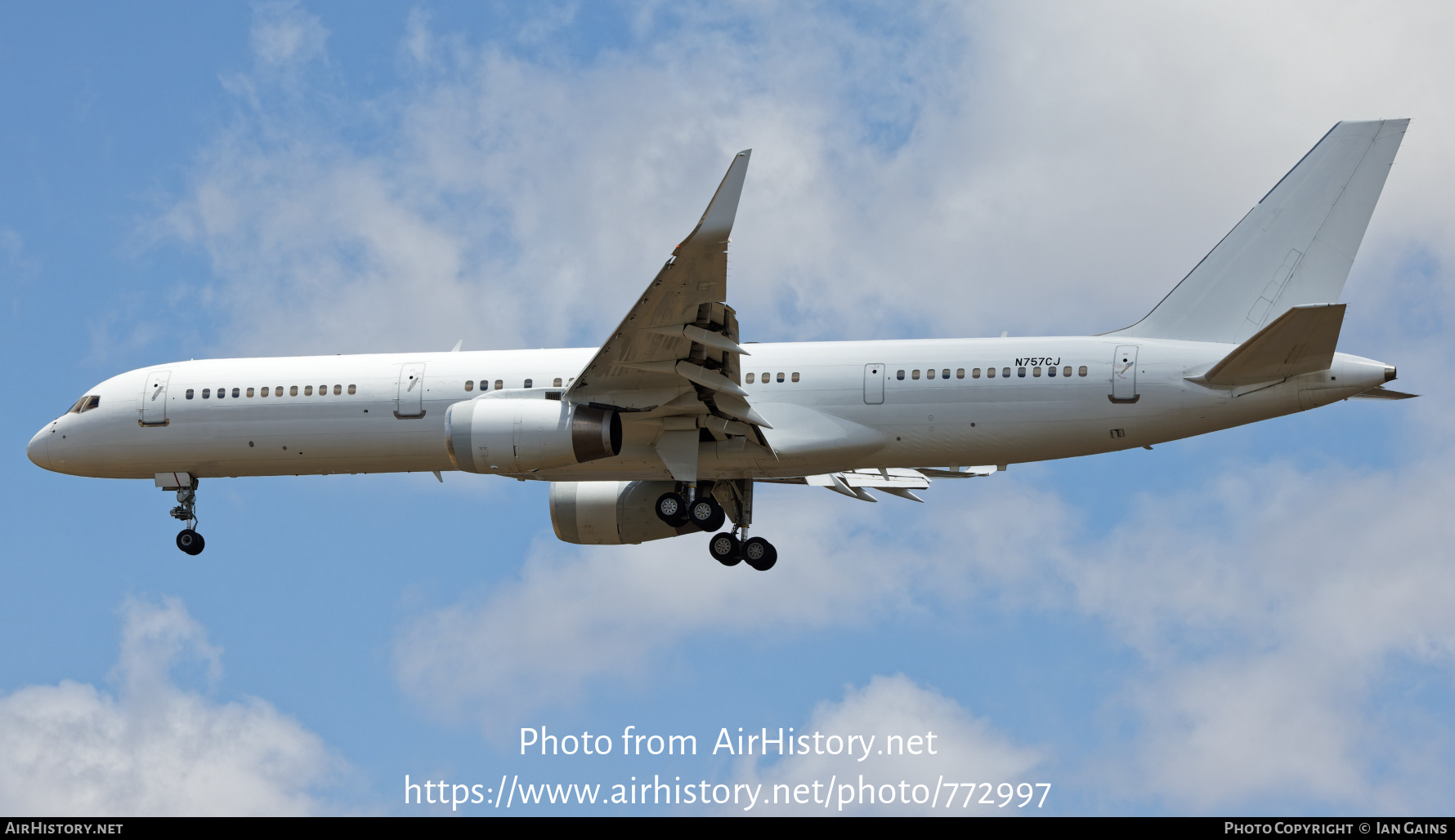 Aircraft Photo of N757CJ | Boeing 757-23A | AirHistory.net #772997