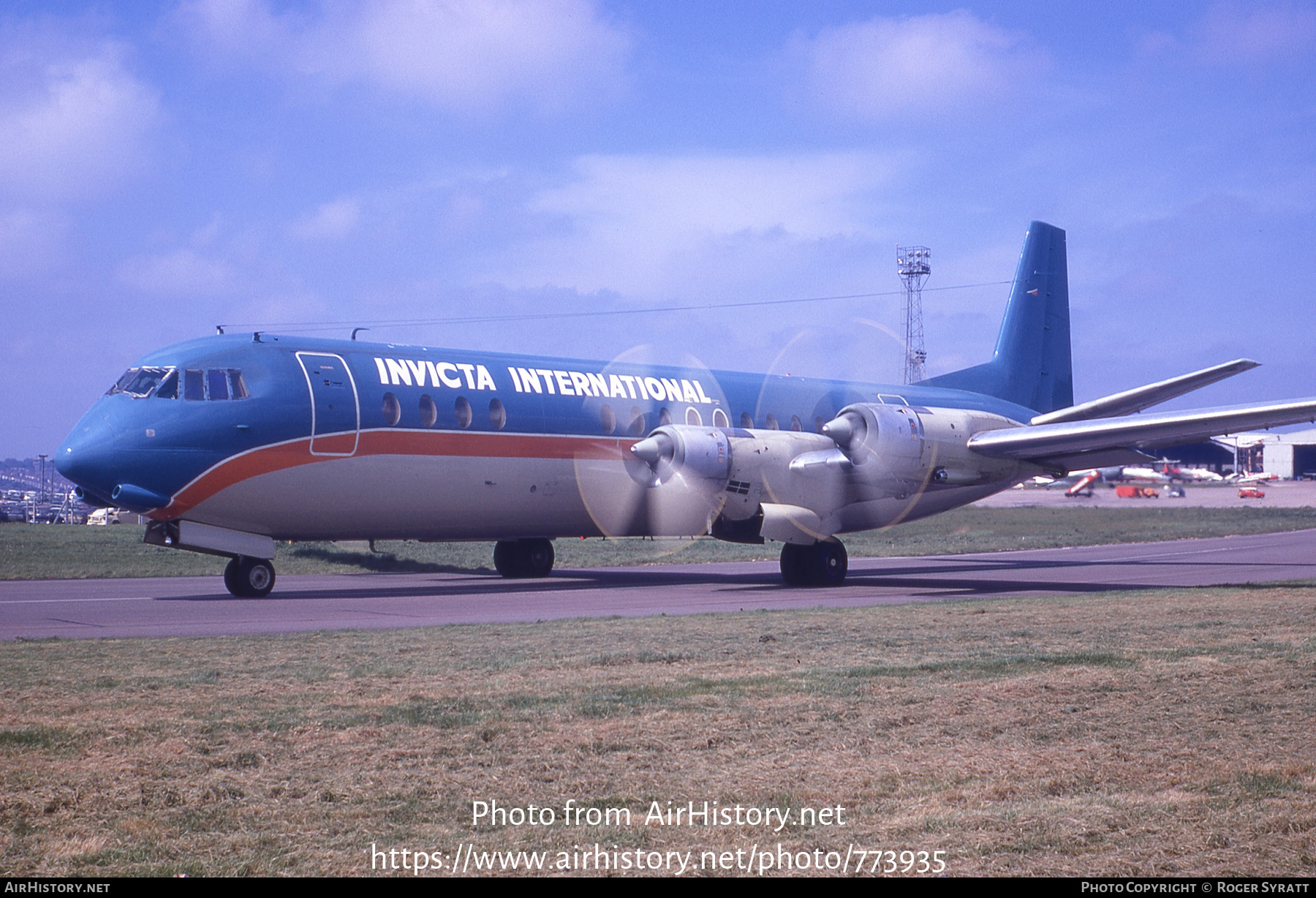 Aircraft Photo of G-AYFN | Vickers 952 Vanguard | Invicta International Airlines | AirHistory.net #773935