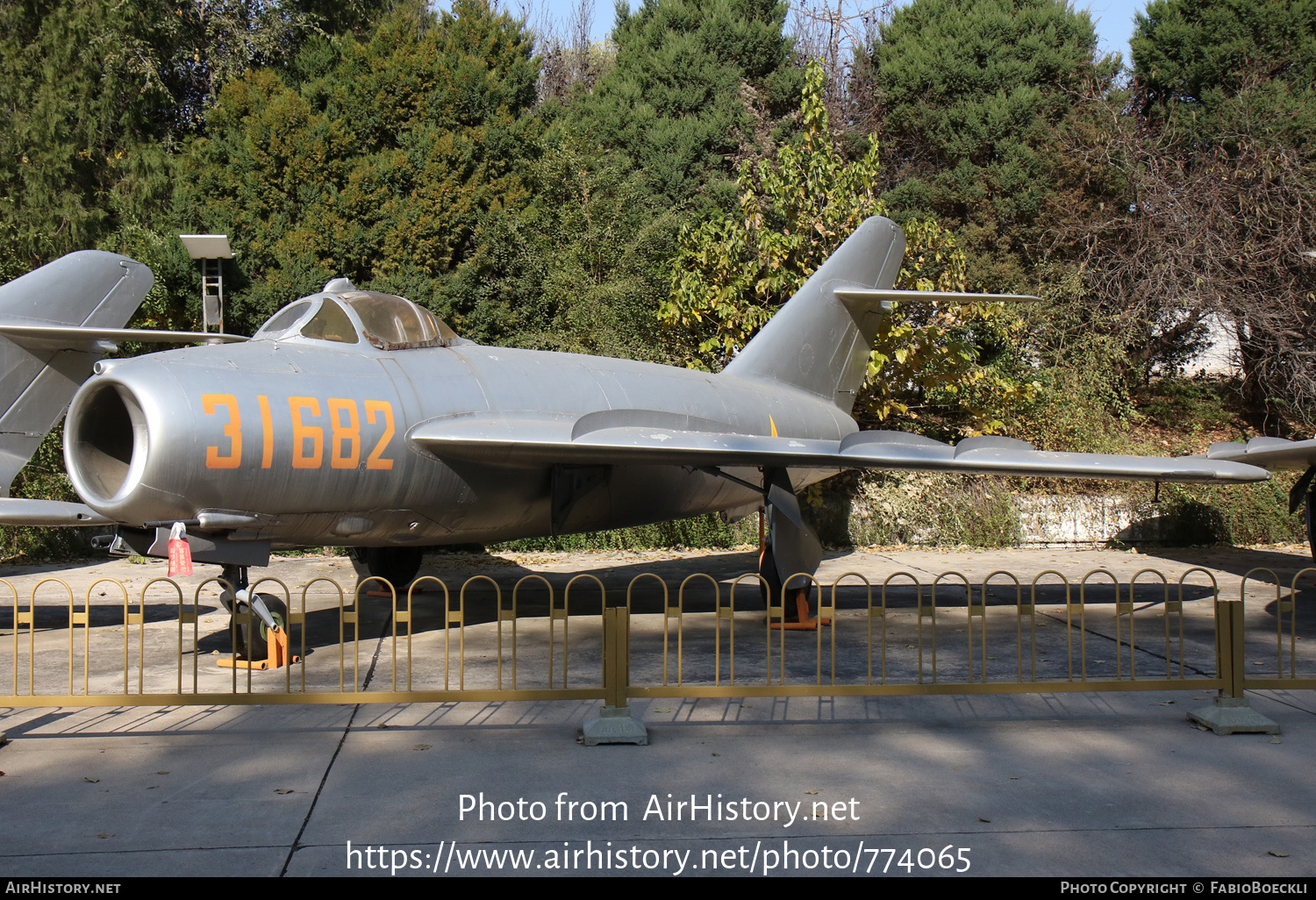 Aircraft Photo of 31682 | Mikoyan-Gurevich MiG-17 | China - Air Force | AirHistory.net #774065