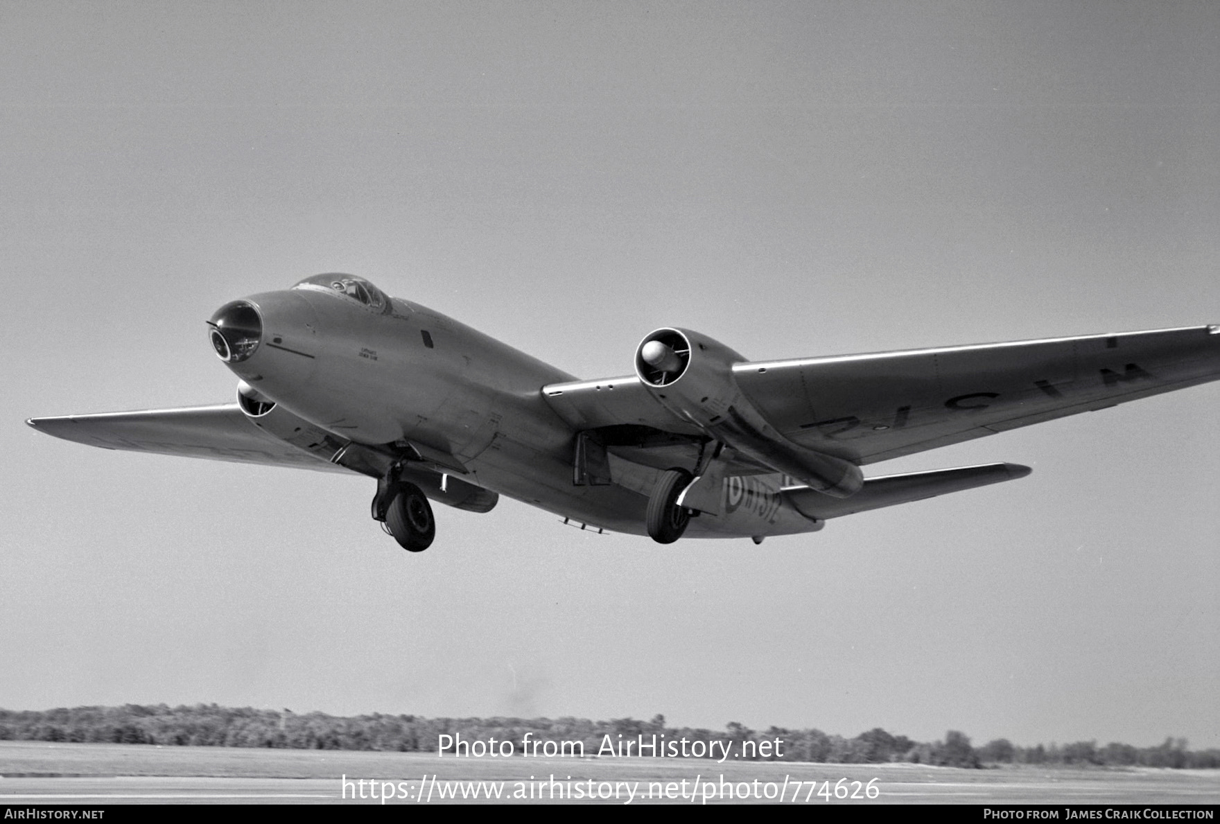 Aircraft Photo of WT372 | English Electric Canberra B.16 | UK - Air Force | AirHistory.net #774626