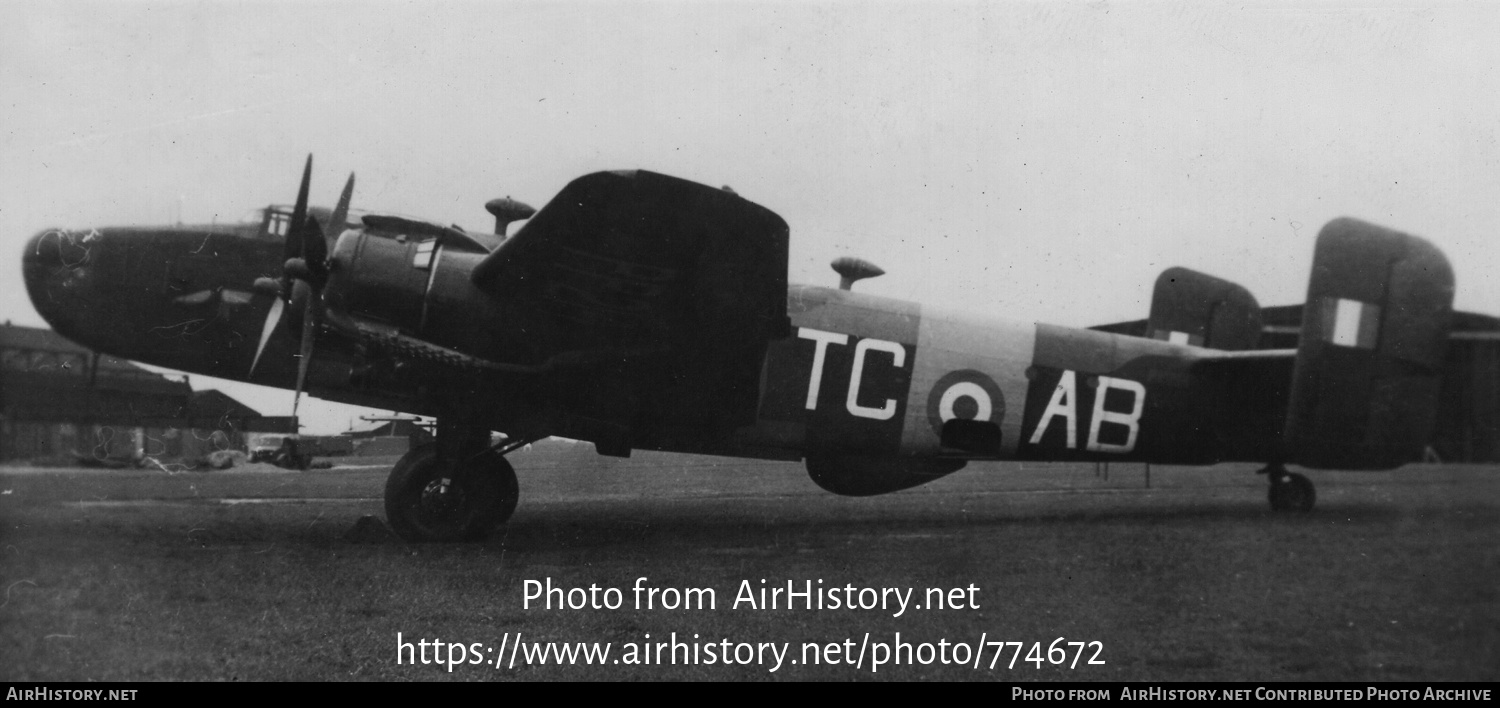 Aircraft Photo of PP214 | Handley Page HP-70 Halifax C6 | UK - Air Force | AirHistory.net #774672