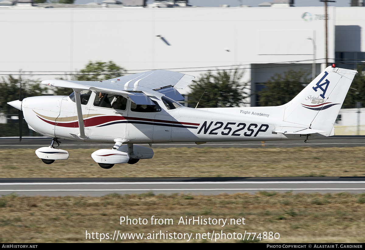 Aircraft Photo of N252SP | Cessna 172S Skyhawk SP | LA Flight Academy | AirHistory.net #774880