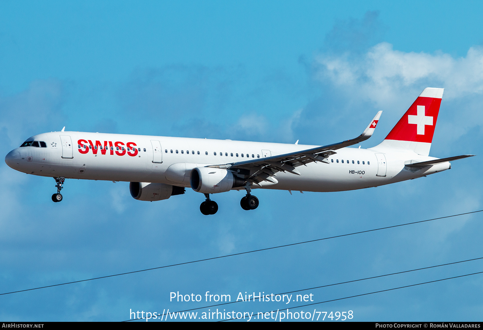 Aircraft Photo of HB-IOO | Airbus A321-212 | Swiss International Air Lines | AirHistory.net #774958