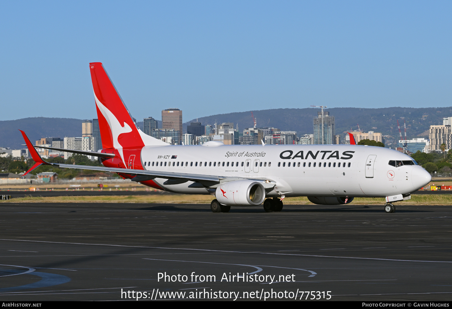 Aircraft Photo of VH-VZY | Boeing 737-838 | Qantas | AirHistory.net #775315