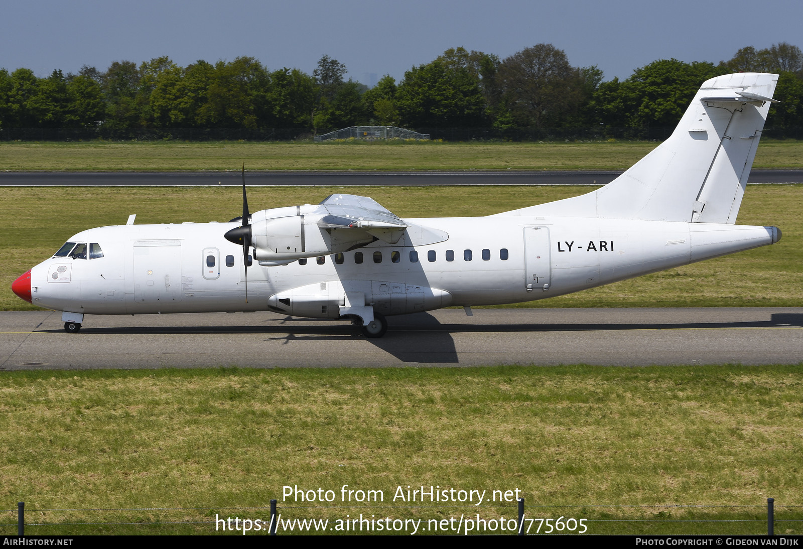 Aircraft Photo of LY-ARI | ATR ATR-42-300 | AirHistory.net #775605