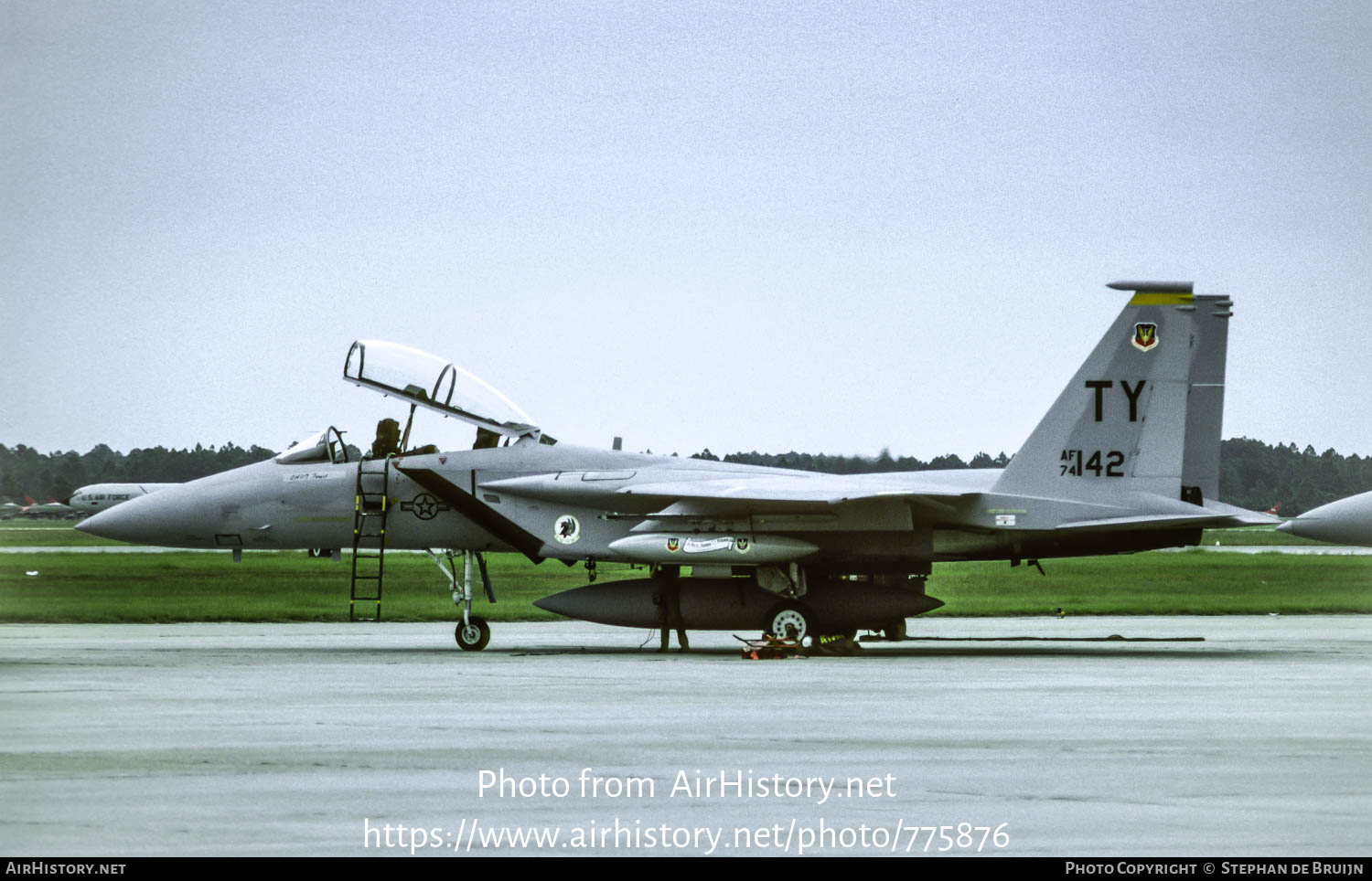 Aircraft Photo of 74-0142 / AF74-142 | McDonnell Douglas F-15B Eagle | USA - Air Force | AirHistory.net #775876