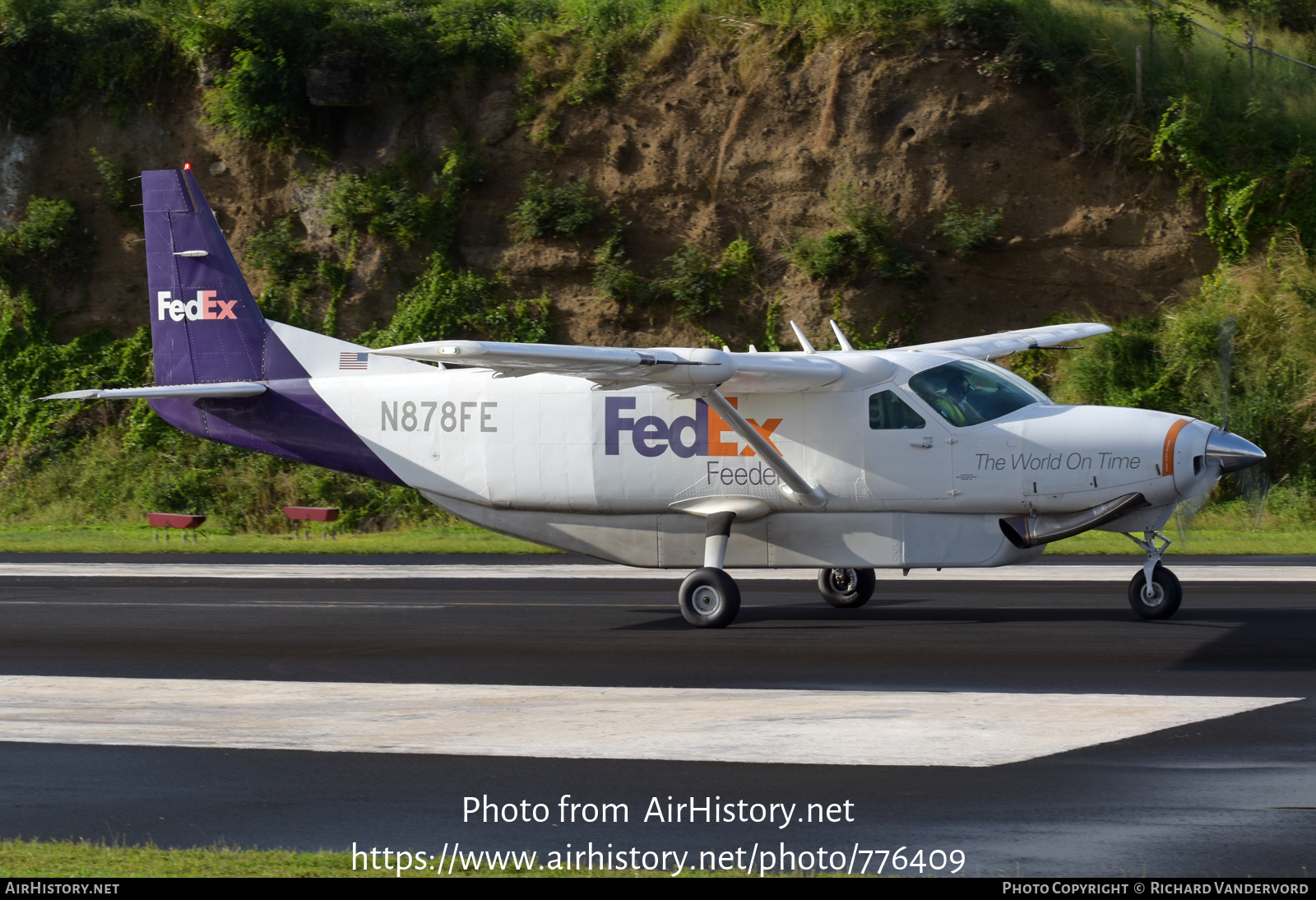 Aircraft Photo of N878FE | Cessna 208B Super Cargomaster | FedEx Feeder | AirHistory.net #776409