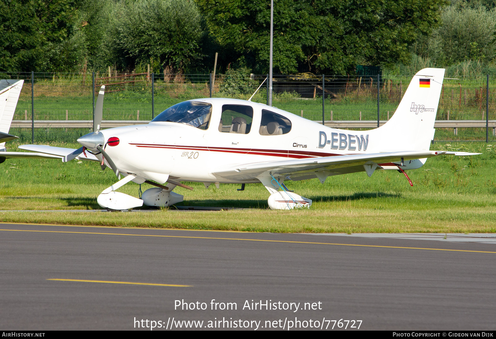 Aircraft Photo of D-EBEW | Cirrus SR-20 G1 | Hanseatischer Fliegerclub Berlin | AirHistory.net #776727