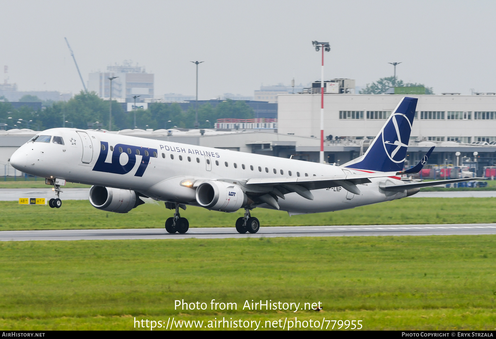 Aircraft Photo of SP-LNP | Embraer 195LR (ERJ-190-200LR) | LOT Polish Airlines - Polskie Linie Lotnicze | AirHistory.net #779955