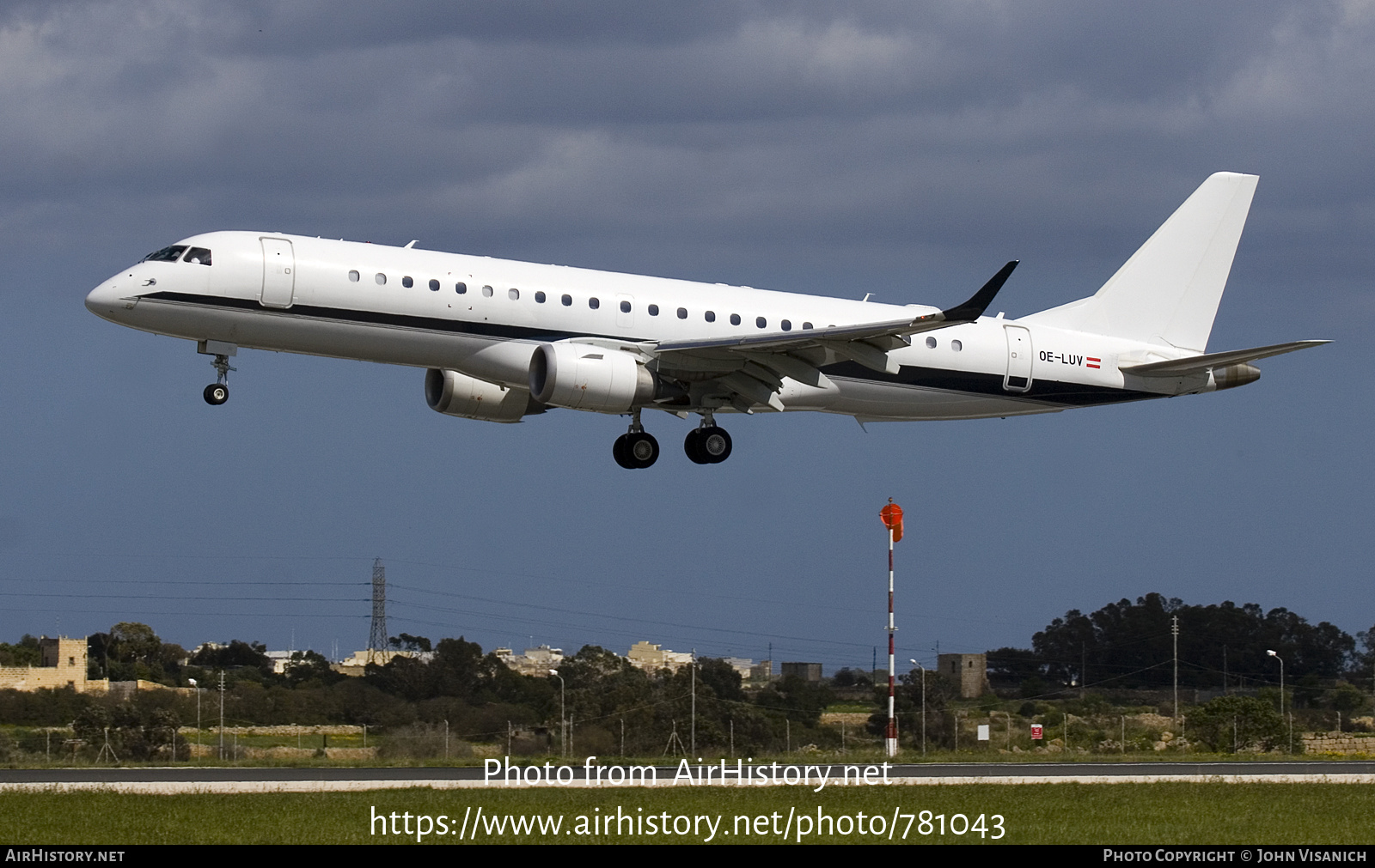 Aircraft Photo of OE-LUV | Embraer Lineage 1000 (ERJ-190-100ECJ) | AirHistory.net #781043