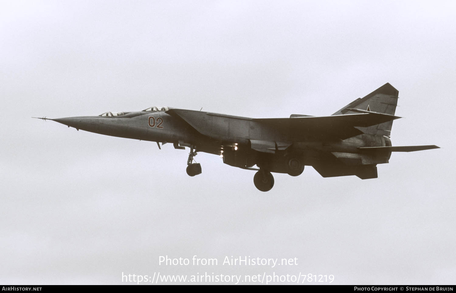 Aircraft Photo of 02 red | Mikoyan-Gurevich MiG-25U-LL | Soviet Union - Air Force | AirHistory.net #781219