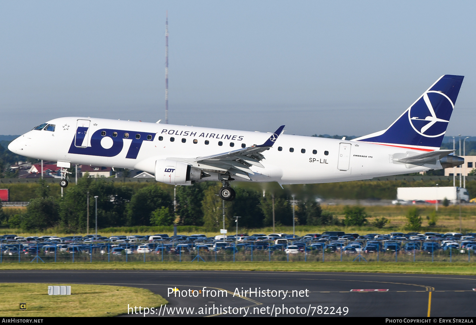 Aircraft Photo of SP-LIL | Embraer 175STD (ERJ-170-200STD) | LOT Polish Airlines - Polskie Linie Lotnicze | AirHistory.net #782249