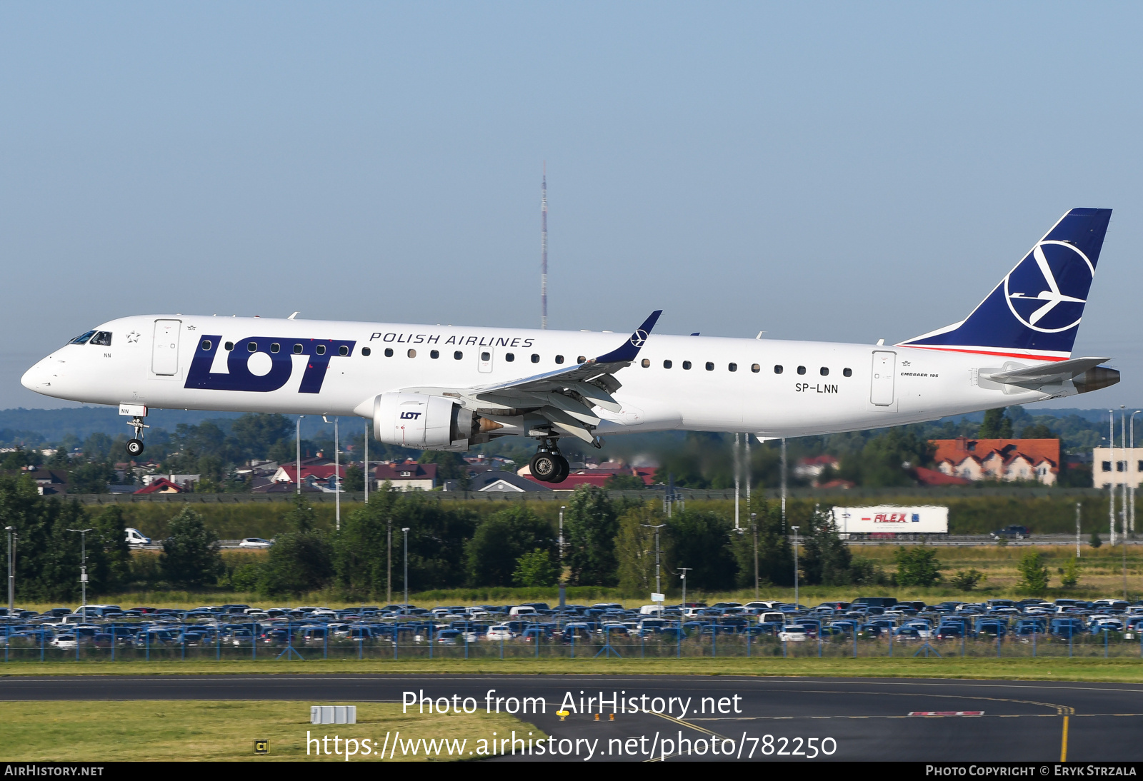 Aircraft Photo of SP-LNN | Embraer 195AR (ERJ-190-200IGW) | LOT Polish Airlines - Polskie Linie Lotnicze | AirHistory.net #782250