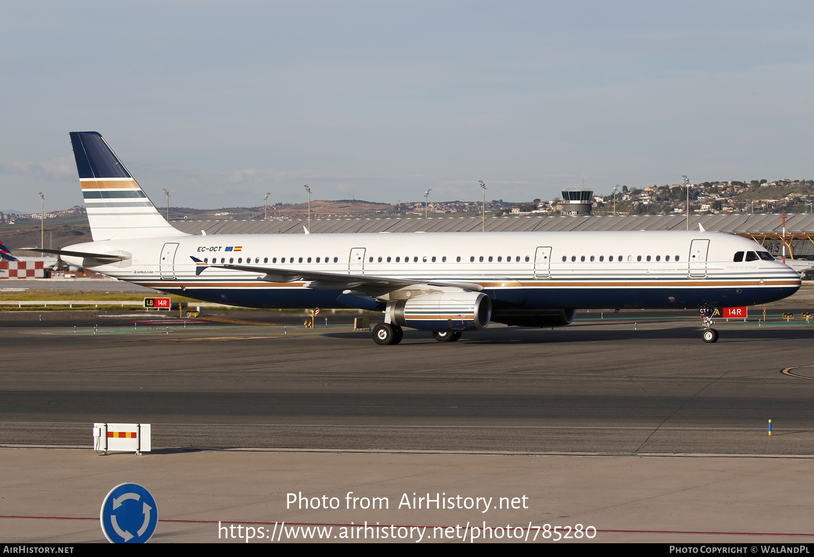 Aircraft Photo of EC-OCT | Airbus A321-231 | Privilege Style | AirHistory.net #785280