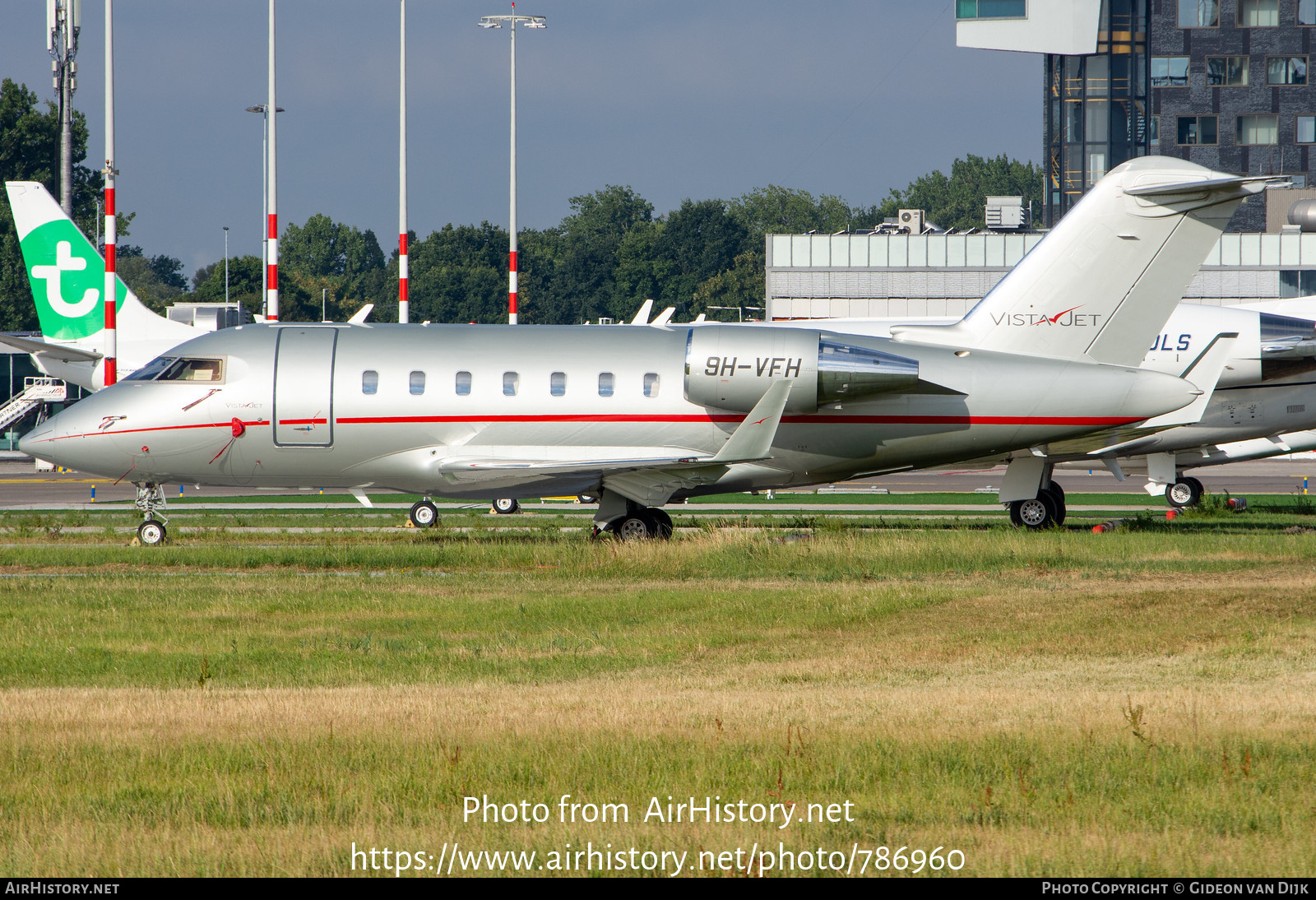 Aircraft Photo of 9H-VFH | Bombardier Challenger 605 (CL-600-2B16) | VistaJet | AirHistory.net #786960