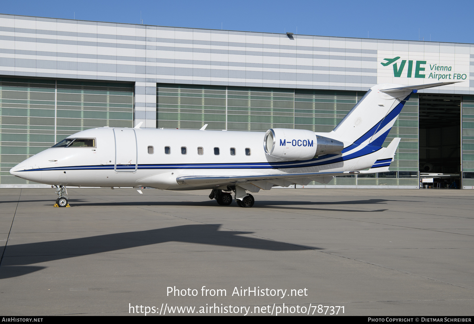 Aircraft Photo of M-OCOM | Bombardier Challenger 604 (CL-600-2B16) | AirHistory.net #787371