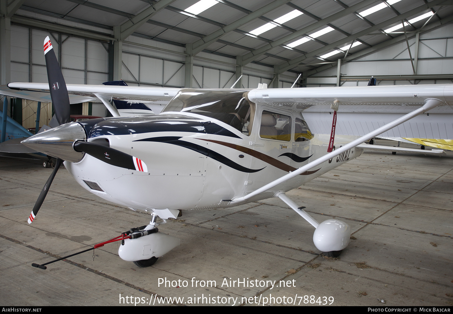 Aircraft Photo of G-SNAL | Cessna 182T Skylane | AirHistory.net #788439