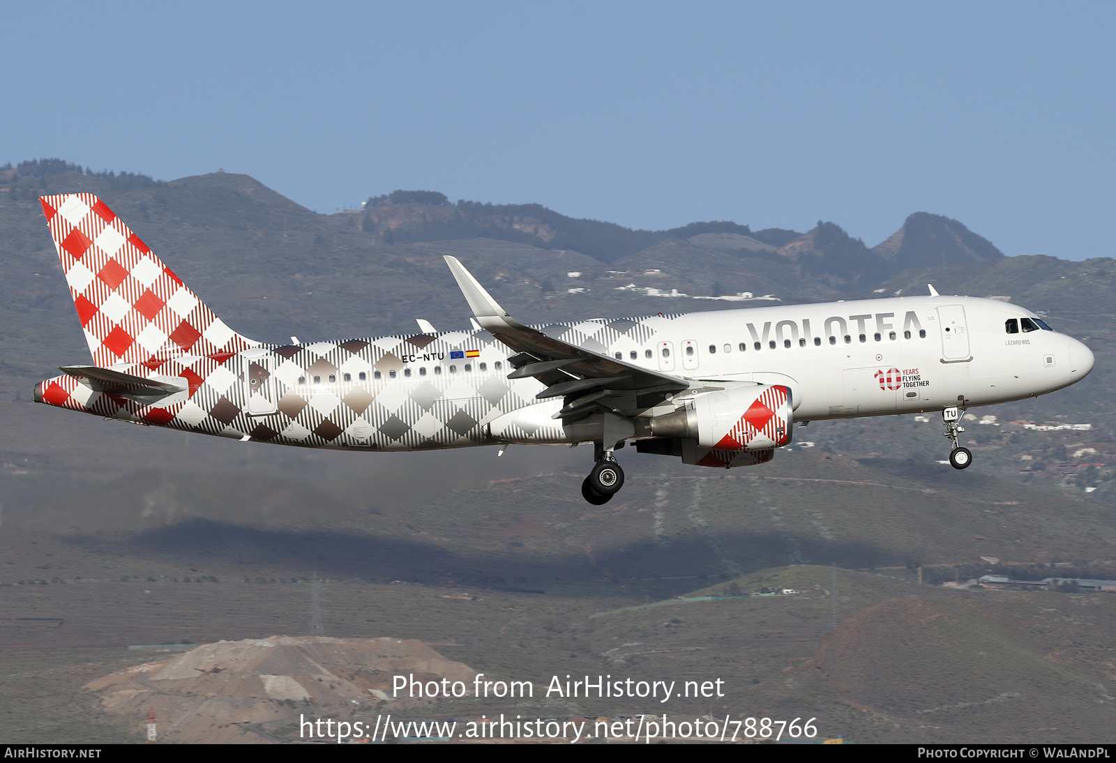 Aircraft Photo of EC-NTU | Airbus A320-214 | Volotea | AirHistory.net #788766