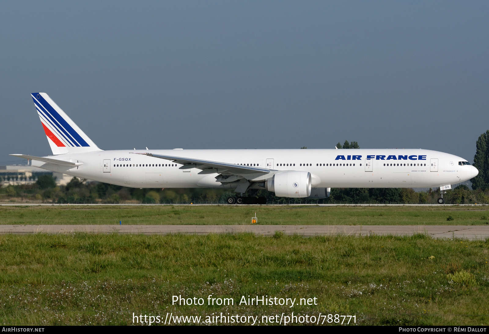 Aircraft Photo of F-GSQX | Boeing 777-328/ER | Air France | AirHistory.net #788771