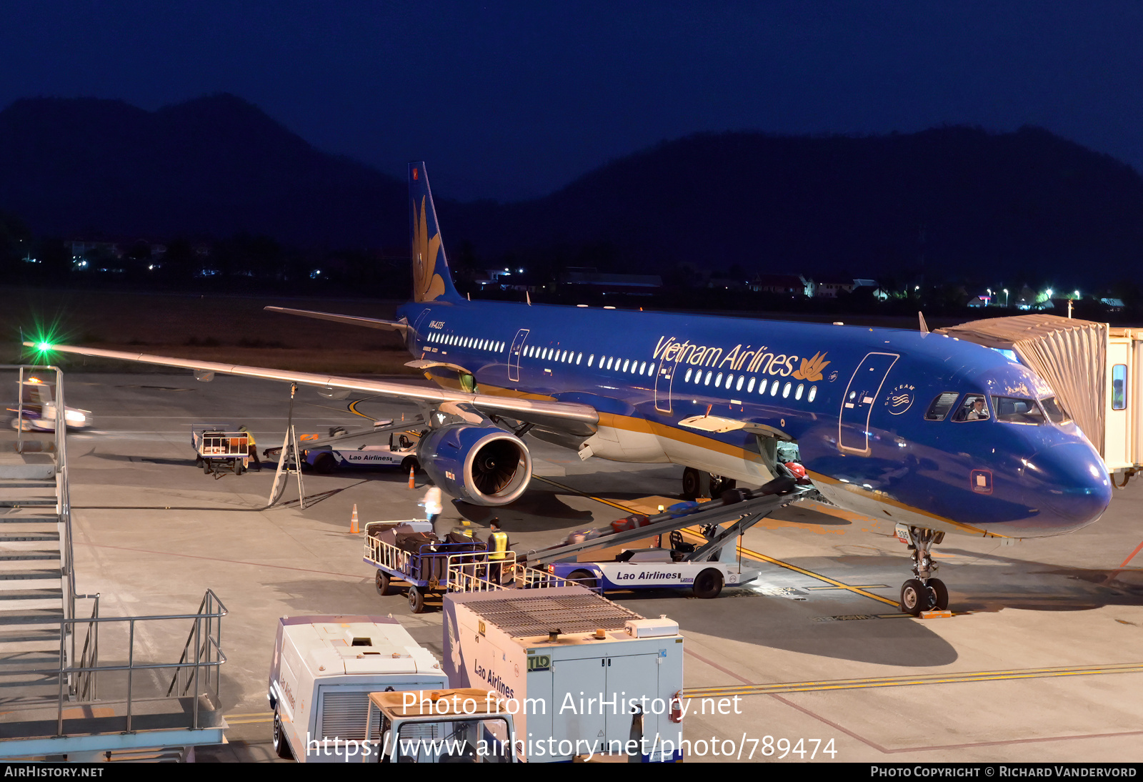 Aircraft Photo of VN-A335 | Airbus A321-231 | Vietnam Airlines | AirHistory.net #789474