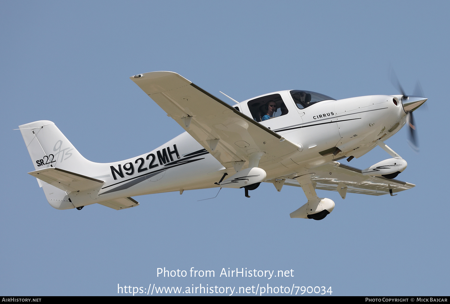 Aircraft Photo of N922MH | Cirrus SR-22 G2-GTS | AirHistory.net #790034