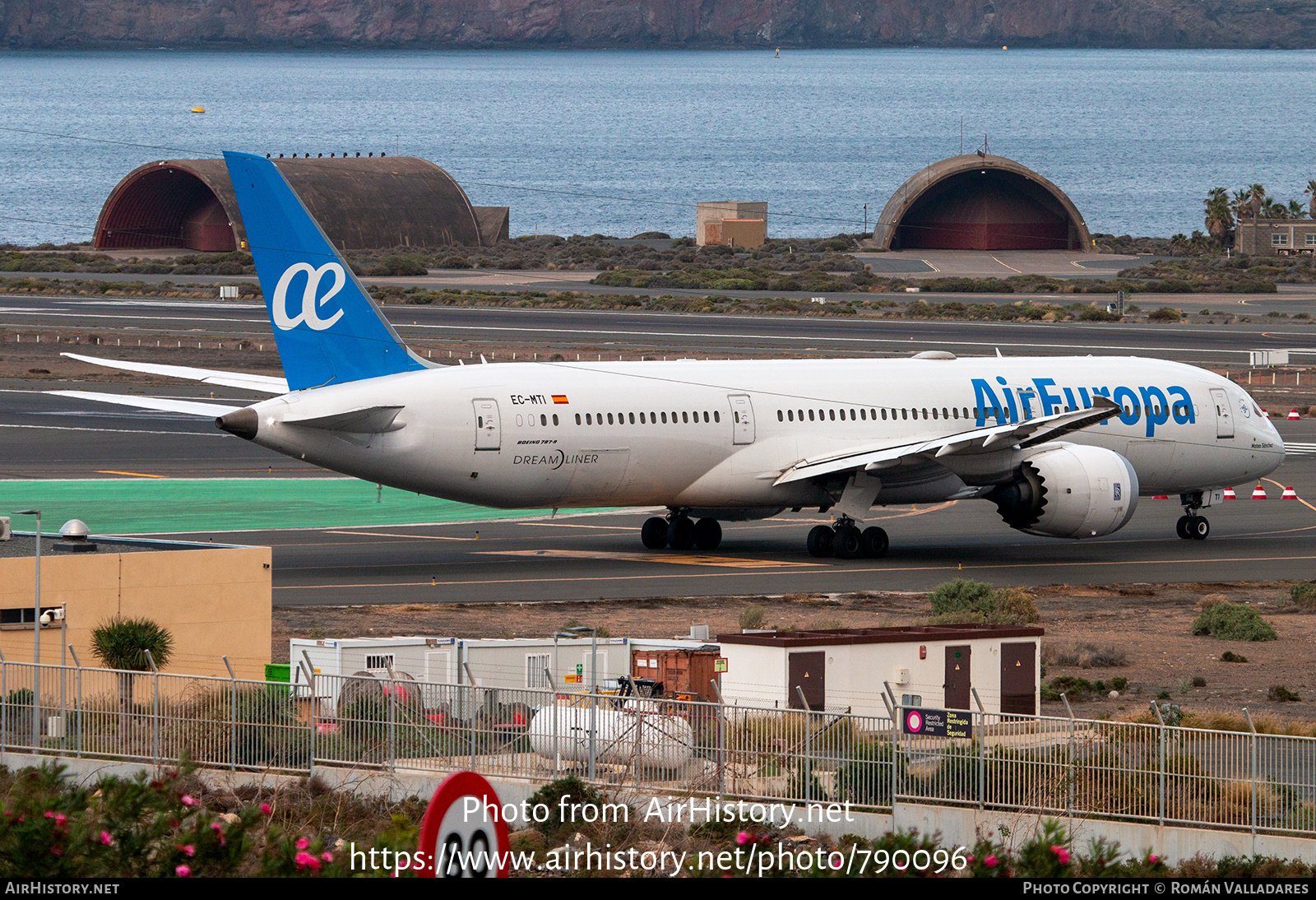 Aircraft Photo of EC-MTI | Boeing 787-9 Dreamliner | Air Europa | AirHistory.net #790096