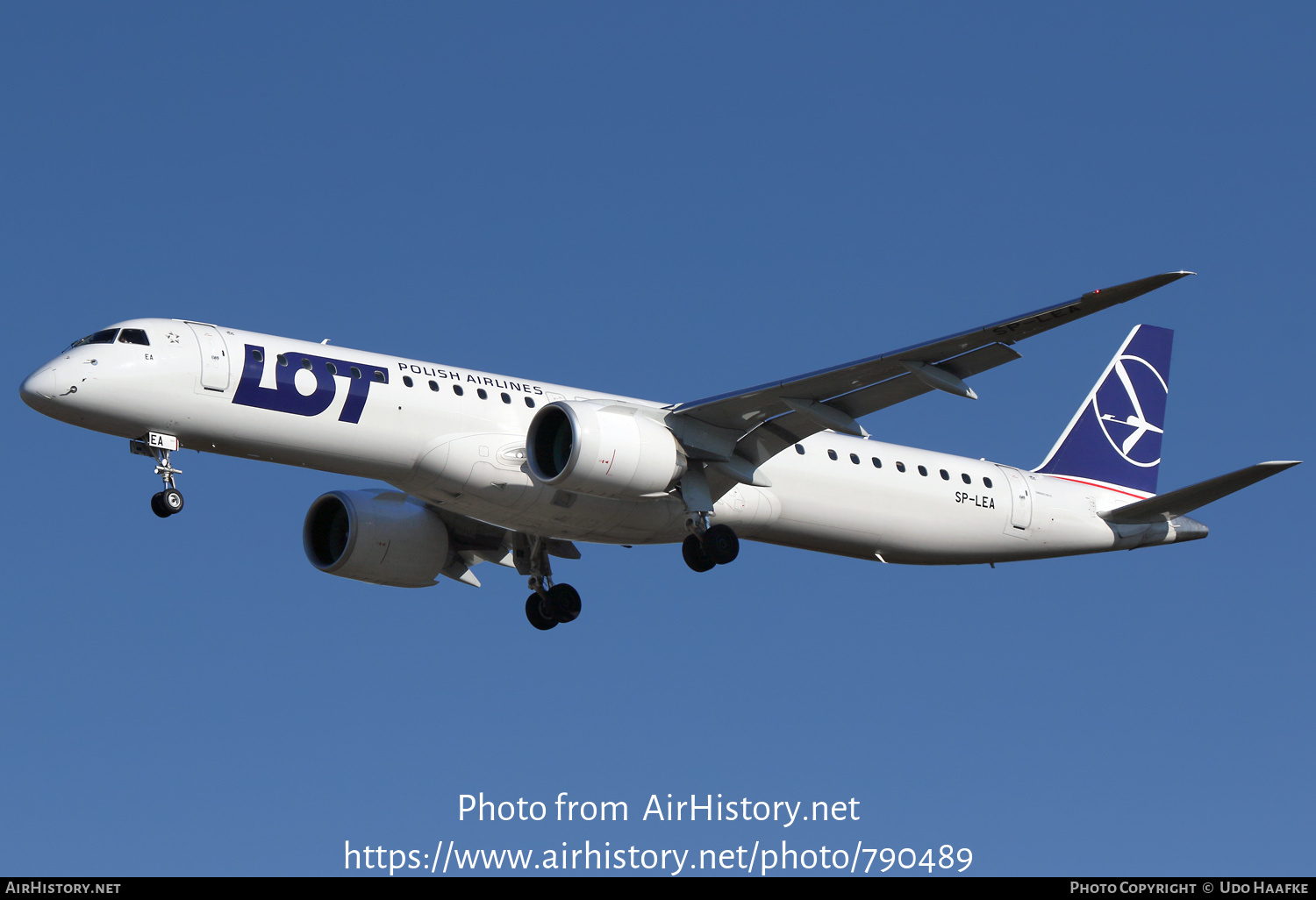 Aircraft Photo of SP-LEA | Embraer 195-E2 (ERJ-190-400 STD) | LOT Polish Airlines - Polskie Linie Lotnicze | AirHistory.net #790489