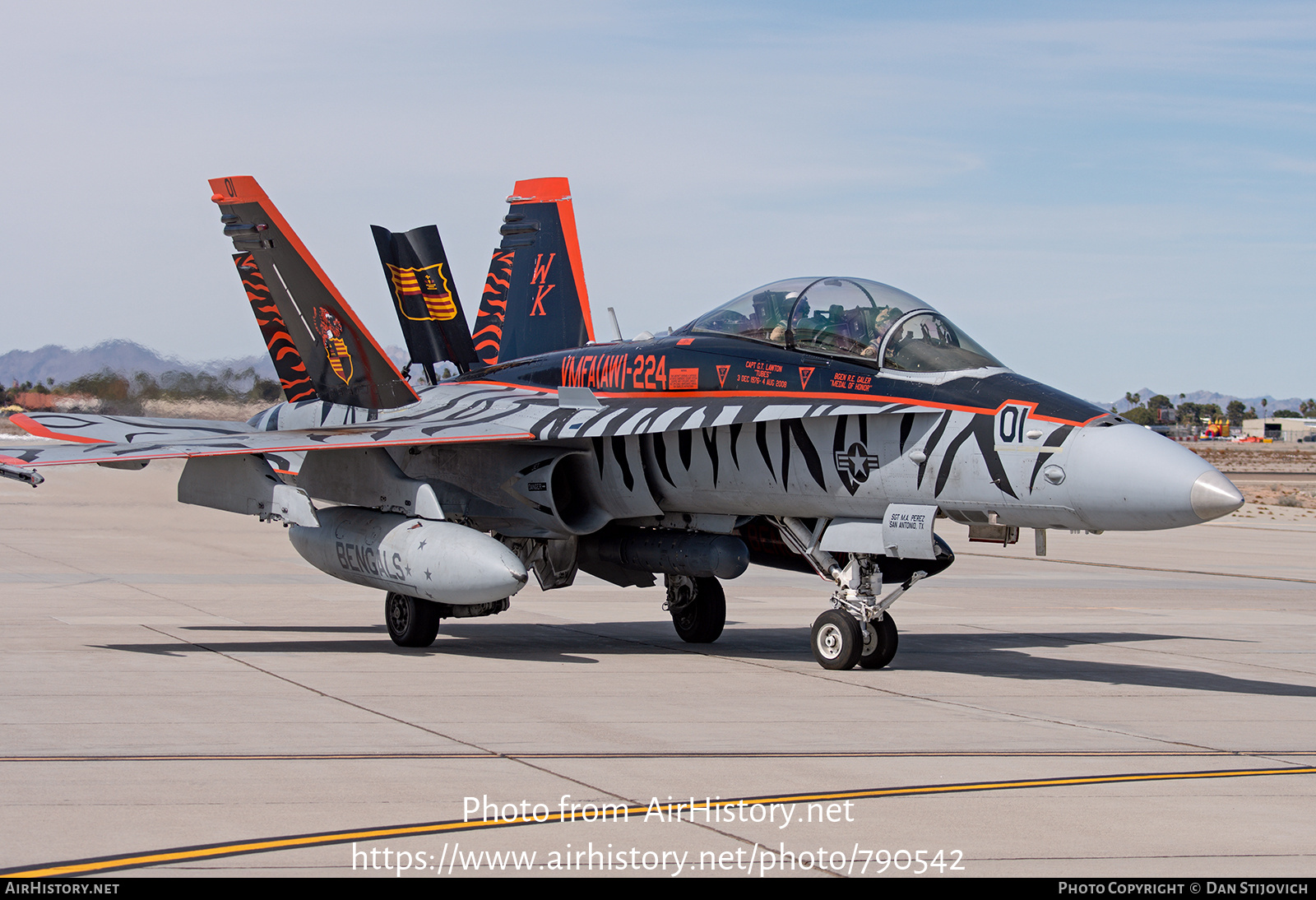 Aircraft Photo of 164874 | McDonnell Douglas F/A-18D Hornet | USA - Marines | AirHistory.net #790542