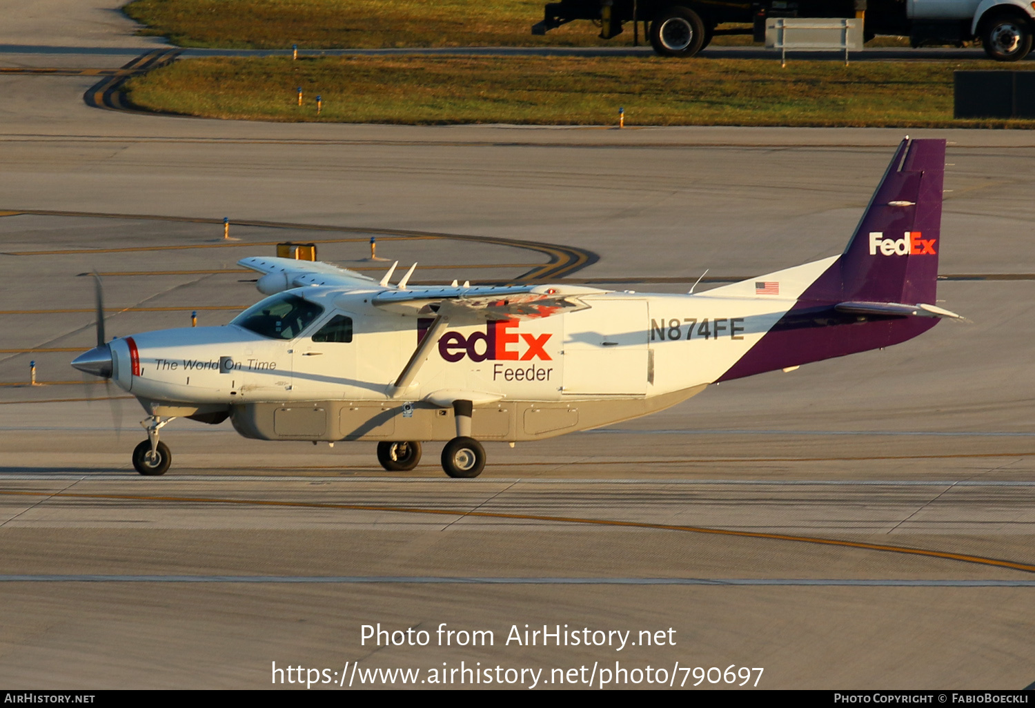 Aircraft Photo of N874FE | Cessna 208B Super Cargomaster | FedEx Feeder | AirHistory.net #790697