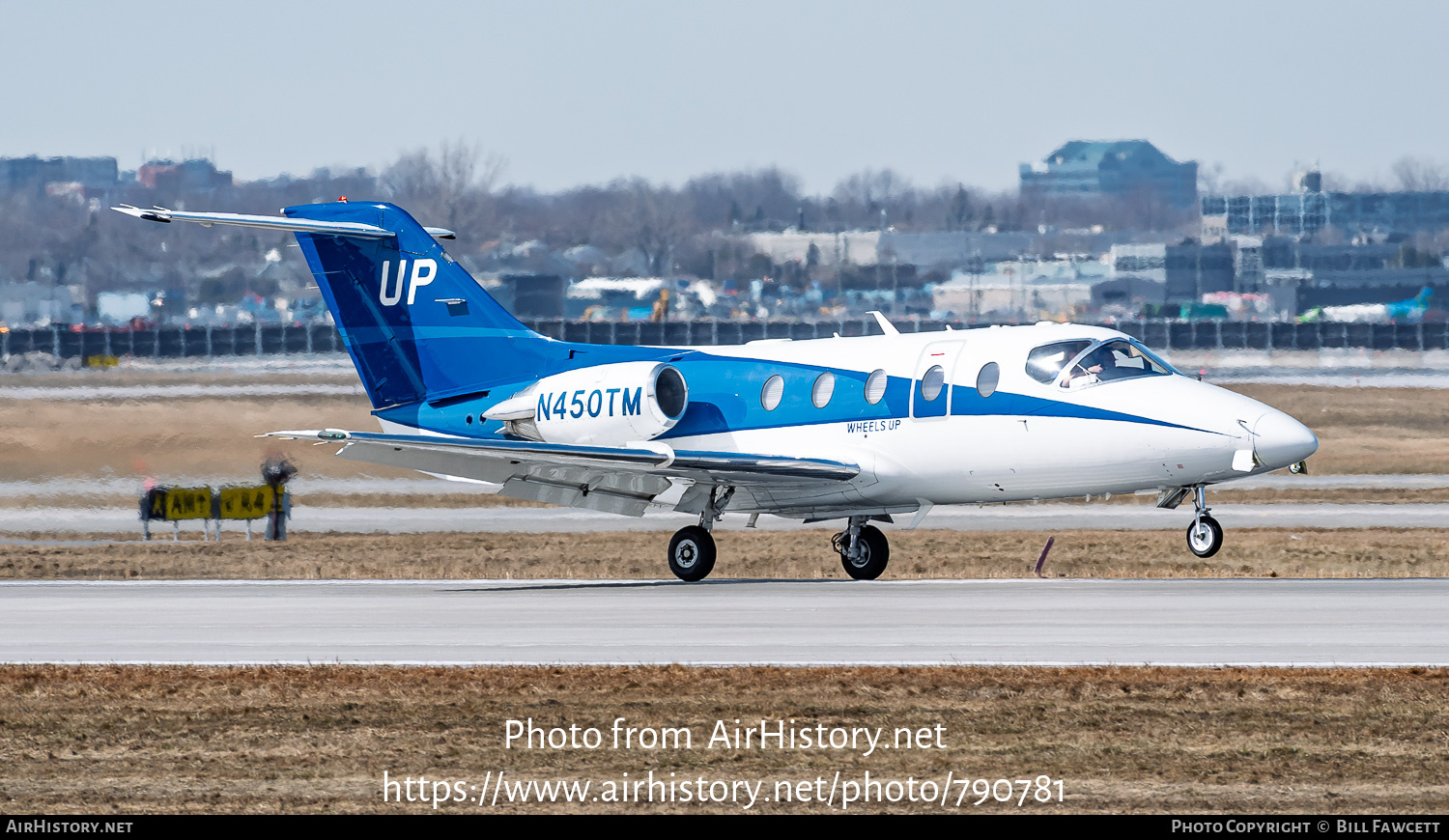 Aircraft Photo of N450TM | Raytheon Hawker 400XP | Wheels Up | AirHistory.net #790781