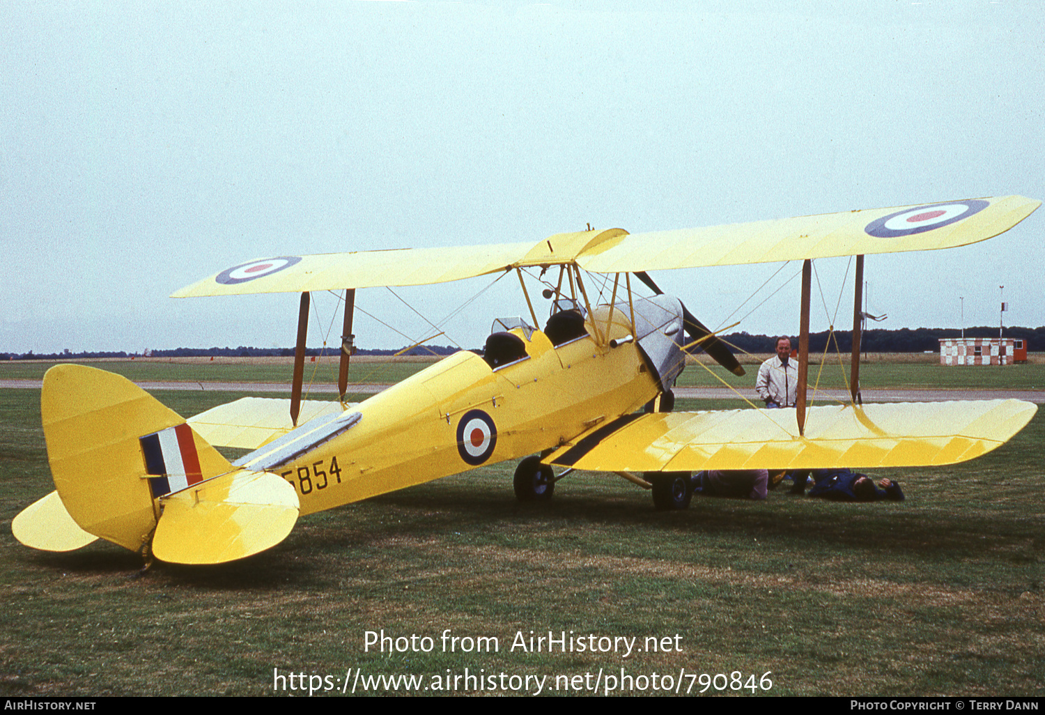 Aircraft Photo of G-ANKK / T5854 | De Havilland D.H. 82A Tiger Moth II | UK - Air Force | AirHistory.net #790846