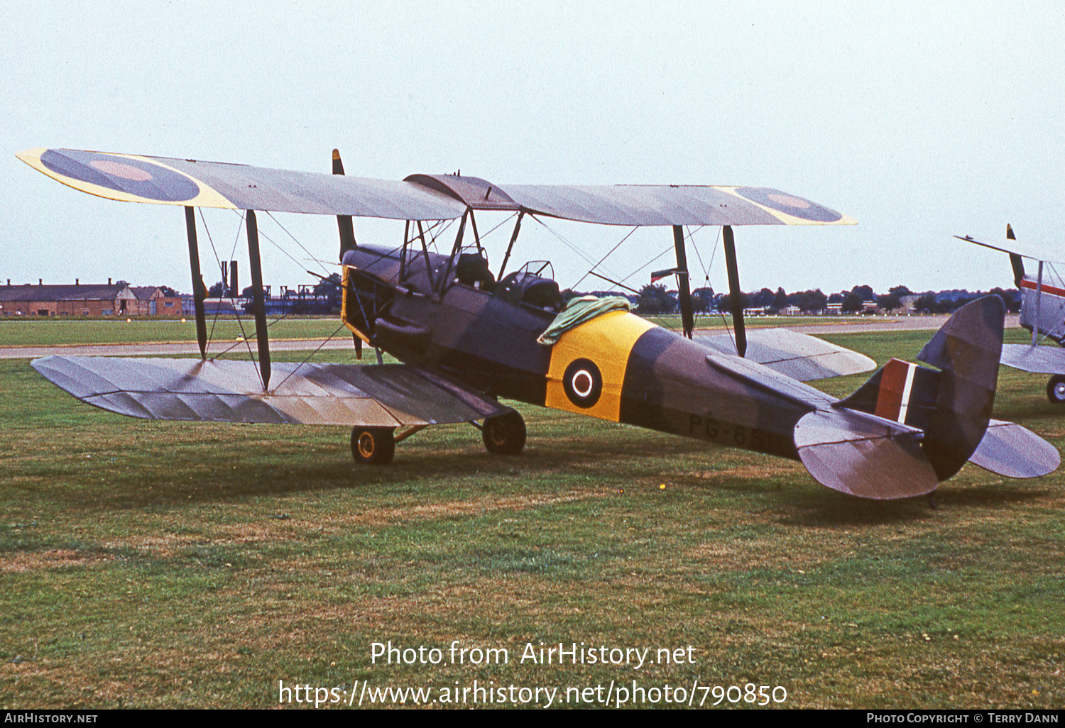 Aircraft Photo of G-AYUX / PG651 | De Havilland D.H. 82A Tiger Moth | UK - Air Force | AirHistory.net #790850