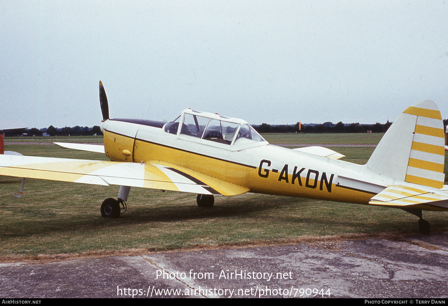 Aircraft Photo of G-AKDN | De Havilland Canada DHC-1A-1 Chipmunk | AirHistory.net #790944