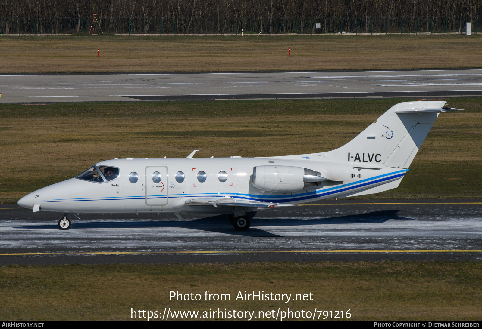 Aircraft Photo of I-ALVC | Raytheon Hawker 400XP | AirHistory.net #791216