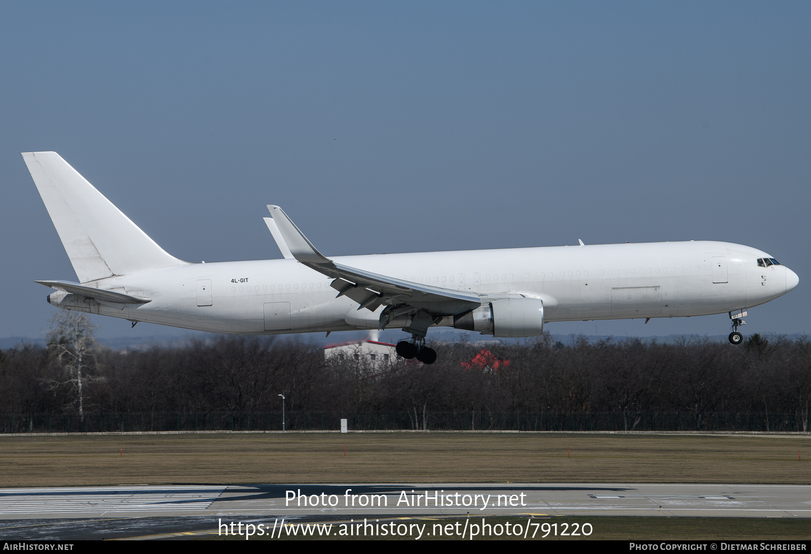 Aircraft Photo of 4L-GIT | Boeing 767-333ER(BDSF) | AirHistory.net #791220