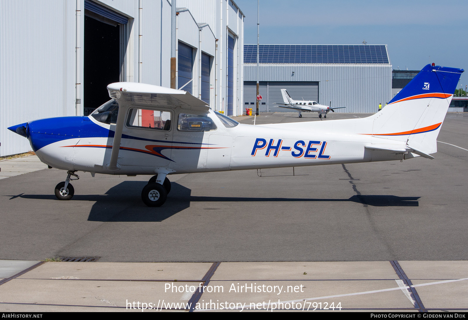 Aircraft Photo of PH-SEL | Cessna 172P | AirHistory.net #791244