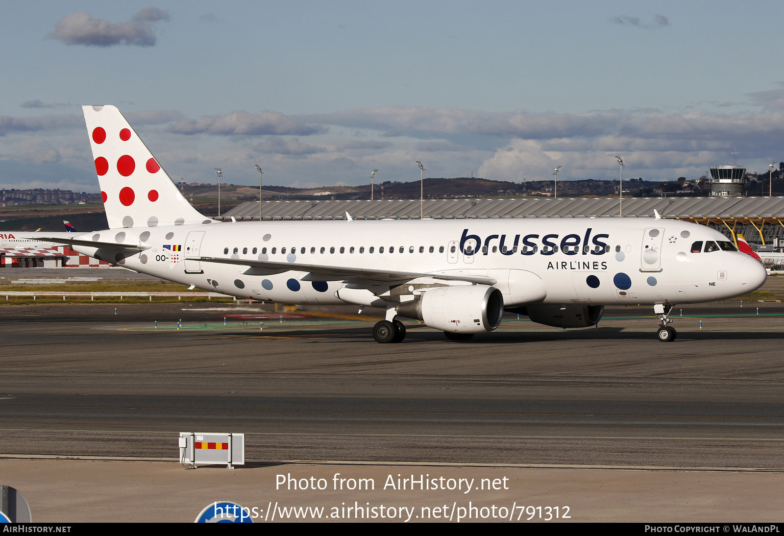 Aircraft Photo of OO-SNE | Airbus A320-214 | Brussels Airlines | AirHistory.net #791312